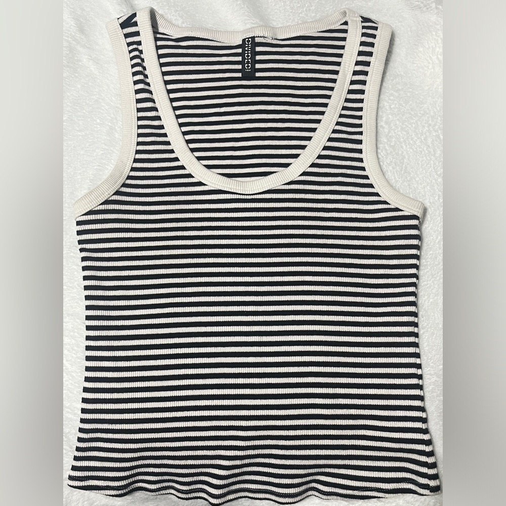 Black and white H&M shirt